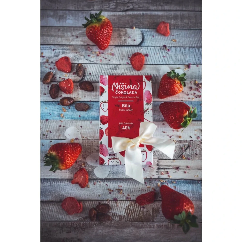 Bílá čokoláda 40% s českými jahodami 50g