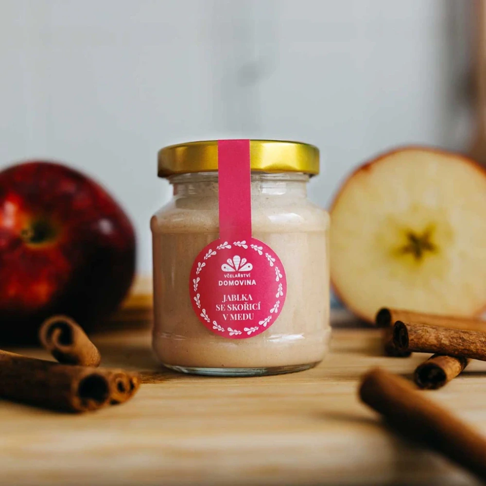 Včelařství Domovina Jablka se skořicí v medu 75 g
