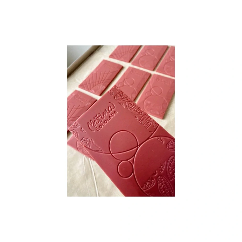 Bílá čokoláda 40% s českými jahodami 50g