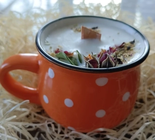 Sójová svíčka s dřevěným knotem, keramický hrníček 200ml, oranžový, Mango